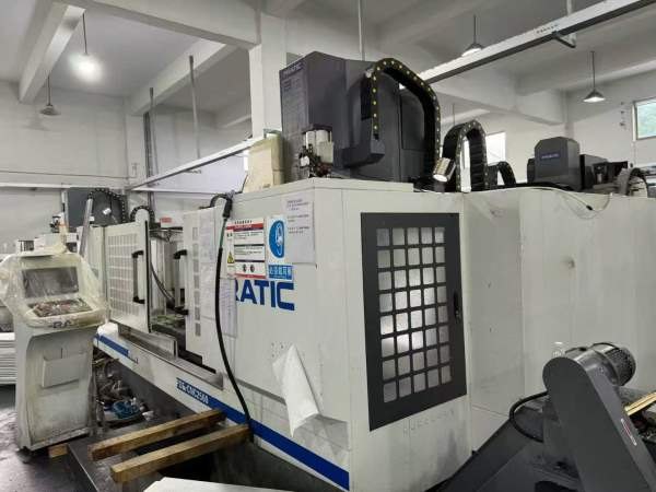 还有11台重型普拉迪2500材型加工中心，法那克m f Plus.