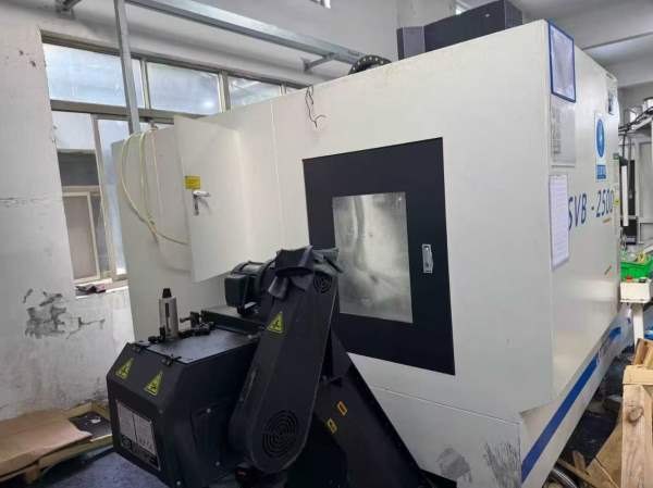 还有11台重型普拉迪2500材型加工中心，法那克m f Plus.