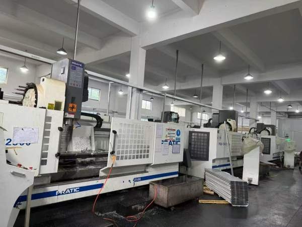 还有11台重型普拉迪2500材型加工中心，法那克m f Plus.