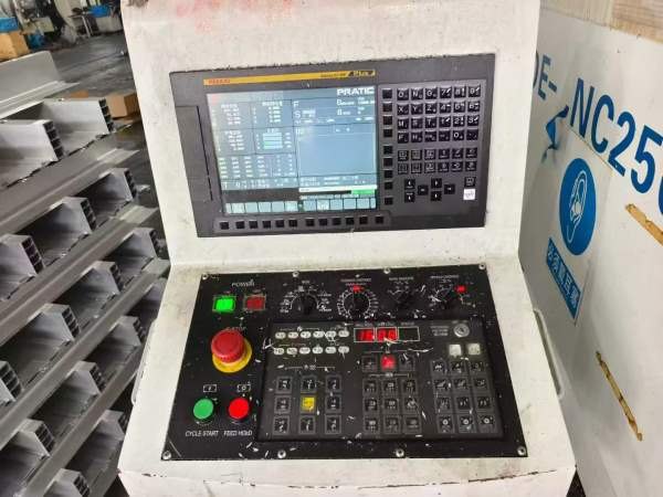 还有11台重型普拉迪2500材型加工中心，法那克m f Plus.