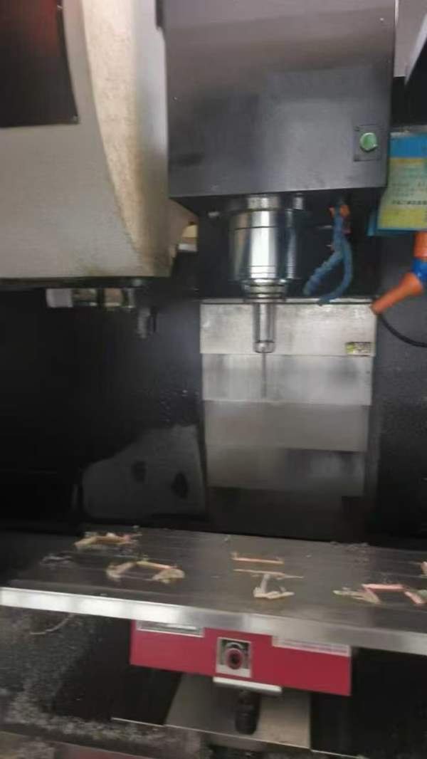 在位一台1370，带对刀仪买机器送一套空压机