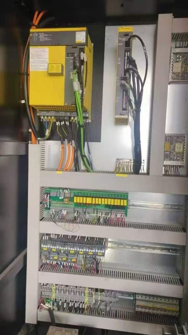 在位一台1370，带对刀仪买机器送一套空压机