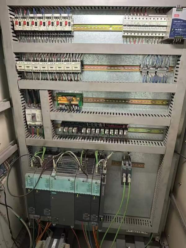 刚买一台大恒动柱12米龙门加工中心 工作台3.6X12米 门.