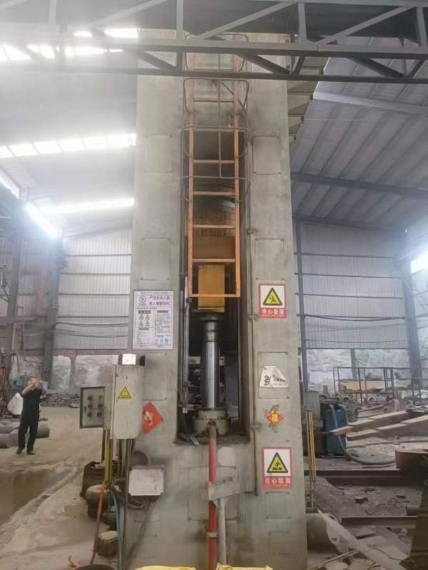 南通锻压产2500吨7液压机，数据见图，私聊