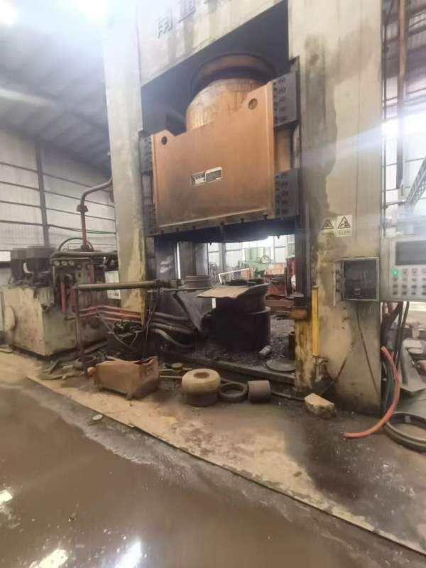 南通锻压产2500吨7液压机，数据见图，私聊