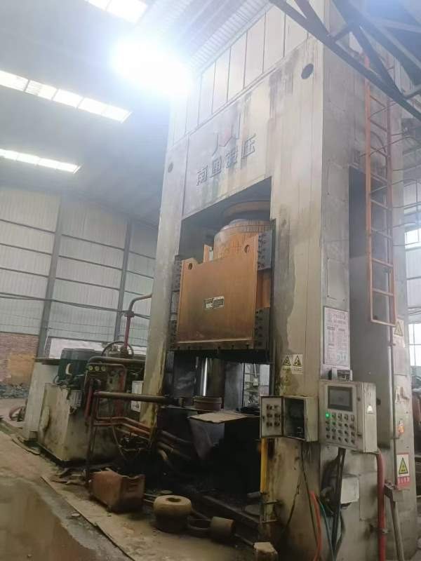 南通锻压产2500吨7液压机，数据见图，私聊