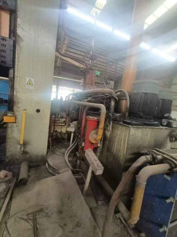 南通锻压产2500吨7液压机，数据见图，私聊