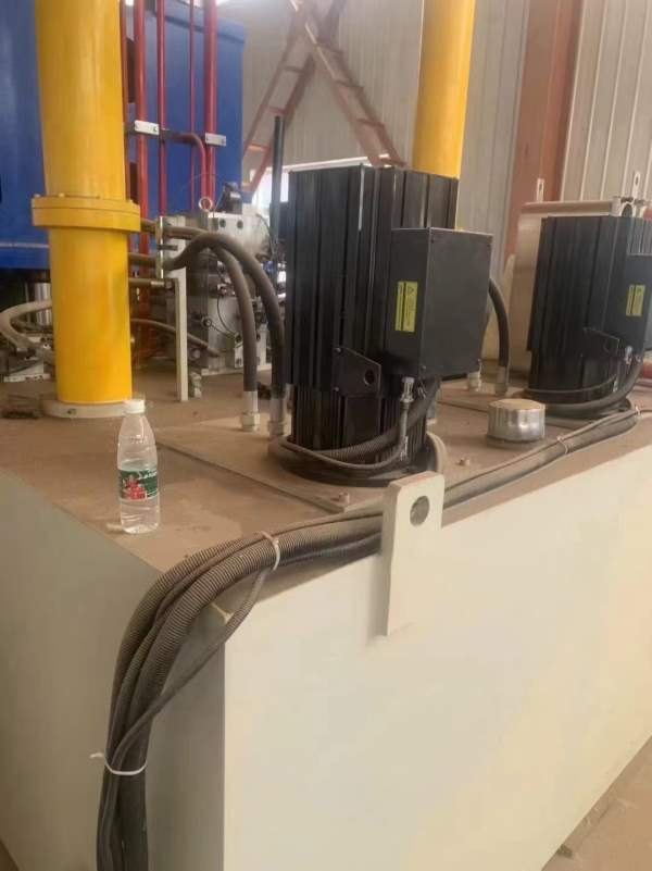 现货供应24年产江苏铭格4000吨液压机，台面30004000，.