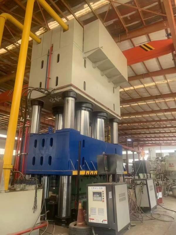 现货供应24年产江苏铭格4000吨液压机，台面30004000，.