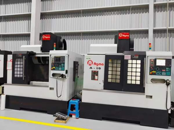 同款两台台湾艾格玛A10加工中心，台湾BT40主轴皮带800.