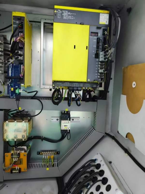 同款两台台湾艾格玛A10加工中心，台湾BT40主轴皮带800.