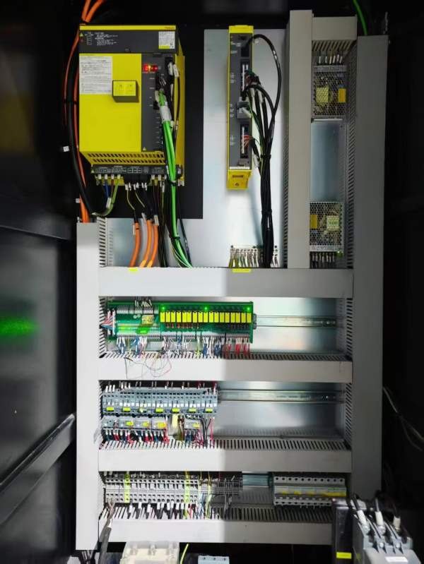 2022年创胜特尔1370重型加工中心，两线一硬台正光机，.