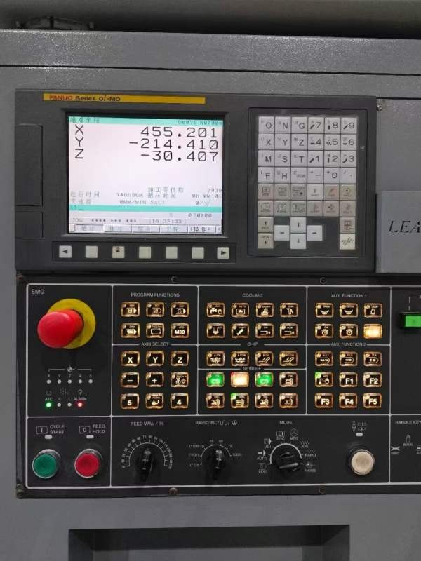 仓库新到同款3台台湾麗伟V40M加工中心，尔法电机驱动.