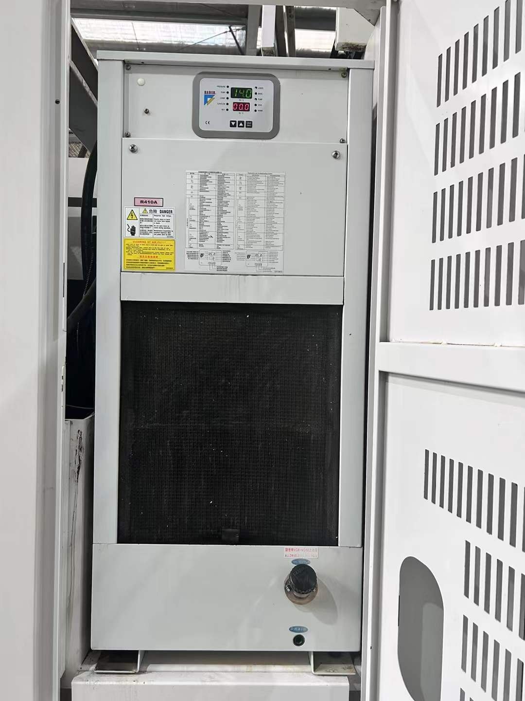 出售台湾崎发400双工位卧加、
年代2017-11月
卧加三轴.