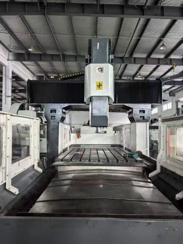 华特3026龙门加工中心，两线一硬导轨，BT50主轴齿轮头.