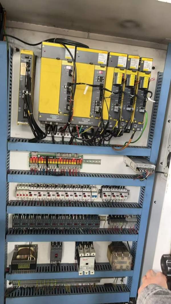 工厂在位出售南通永锠4023龙门加工中心一台，两线一硬.