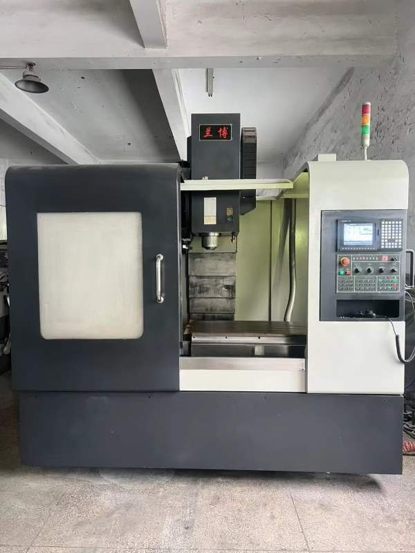 南京兰博850加工中心，三菱M70系统，两线一硬，三轴行.