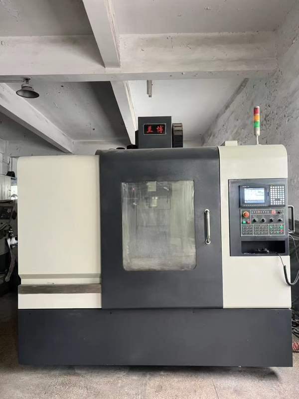 南京兰博850加工中心，三菱M70系统，两线一硬，三轴行.