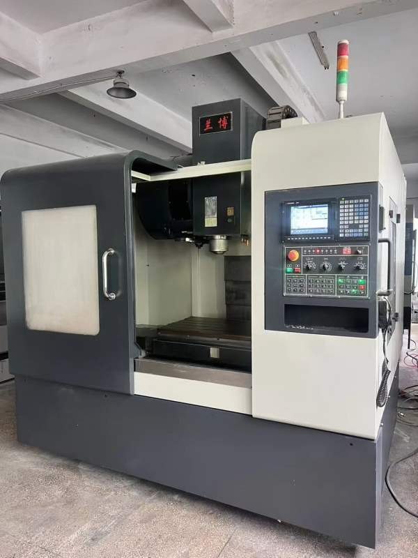 南京兰博850加工中心，三菱M70系统，两线一硬，三轴行.
