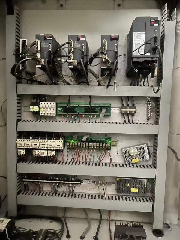 南京兰博850加工中心，三菱M70系统，两线一硬，三轴行.