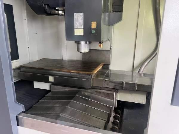 南京兰博850加工中心，三菱M70系统，两线一硬，三轴行.