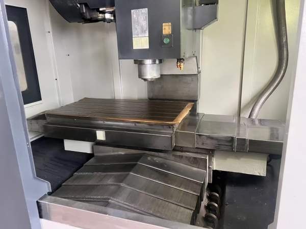 南京兰博850加工中心，三菱M70系统，两线一硬，三轴行.