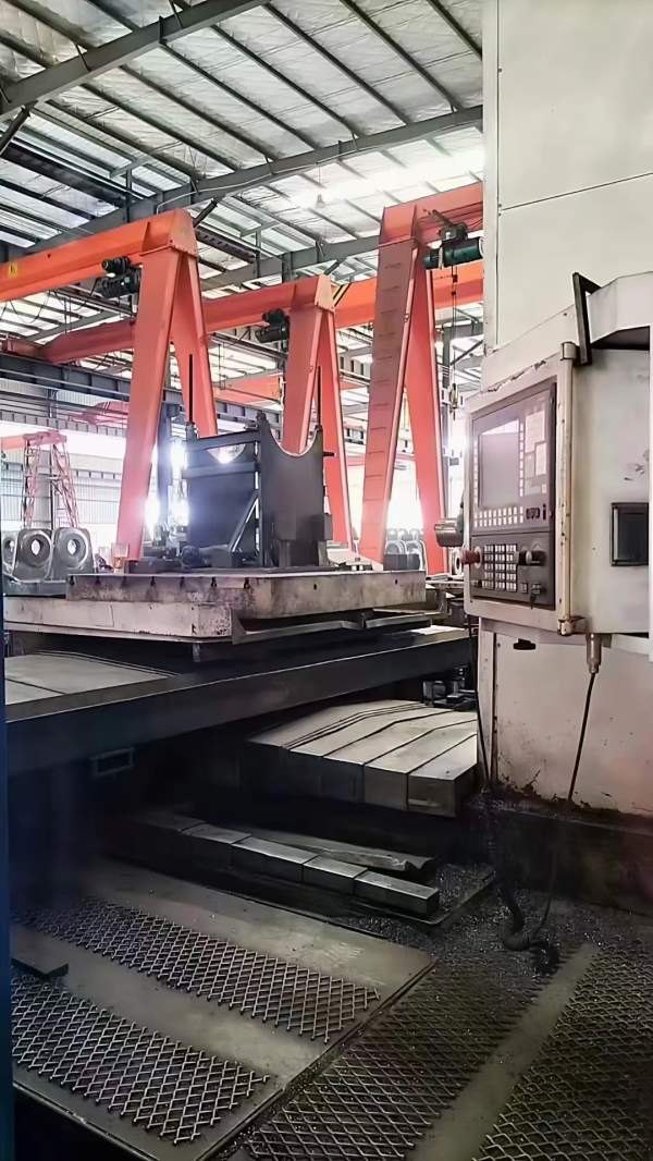 天通吉成130数控卧式铣镗床，工作台1400/1600，精度很.