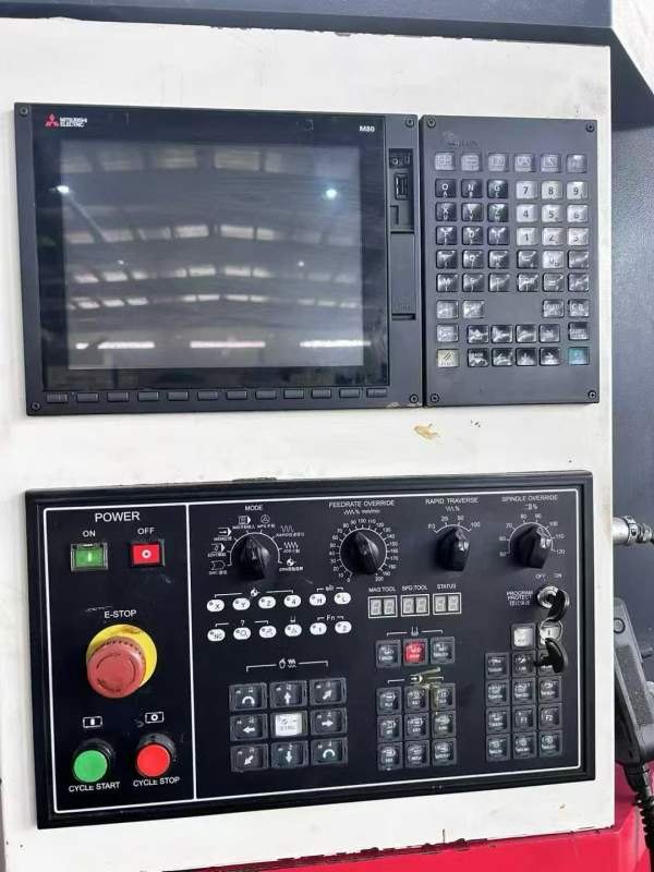 华特855加工中心系统:三菱M80系统主轴:BT40主轴8000转.
