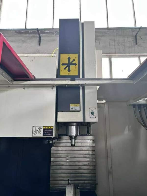 华特855加工中心系统:三菱M80系统主轴:BT40主轴8000转.