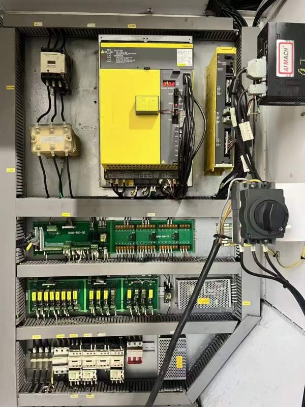 新到成合铁855加工中心，两线一硬，发那科mf系统，24.