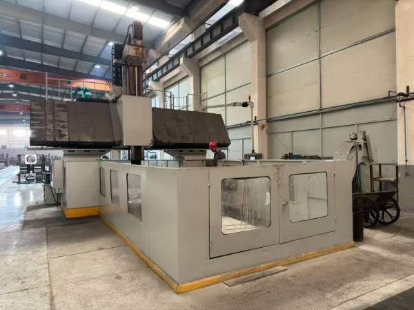 刚刚买下同款二台新瑞3米龙门，工作台2米3米，门宽2.8.