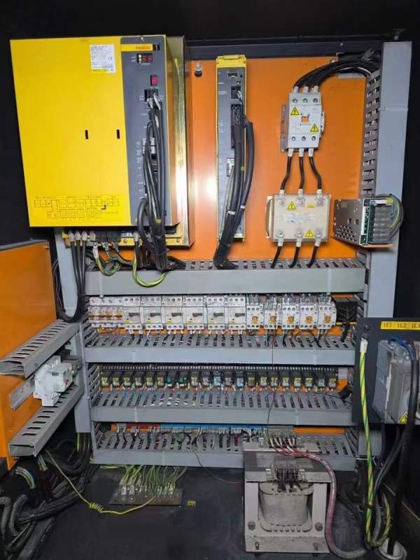 同款6台斗山235数控车床，配发那科系统，8寸中空卡盘.