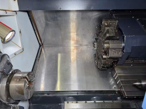 同款两台韩国原装斗山Lynx220LM车削复合，配8寸卡盘带.