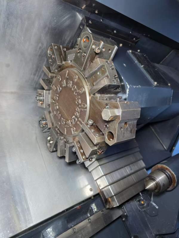 同款两台韩国原装斗山Lynx220LM车削复合，配8寸卡盘带.