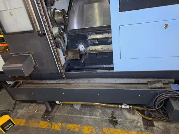 同款两台韩国原装斗山Lynx220LM车削复合，配8寸卡盘带.