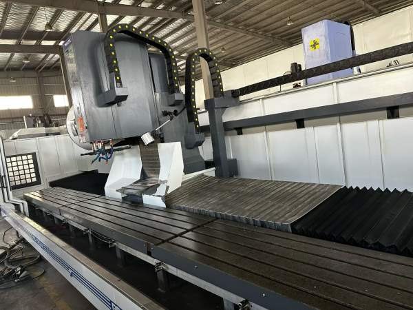 普拉迪6500型材机 铸件床身工作台，主轴直连12000转，.