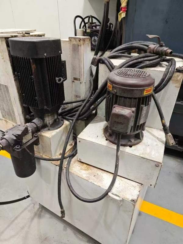 仓库刚到货一台台湾高峰3122数控龙门，a法驱动电机，.