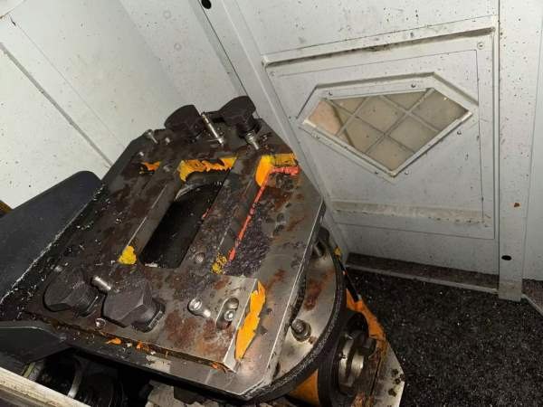 海天4028，工作台2.5米4米，门宽2.8米，门高1.6米，带.