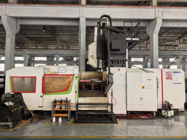 工厂在位野凌3024龙门铣床两线一硬导轨，XY轴55宽线轨.