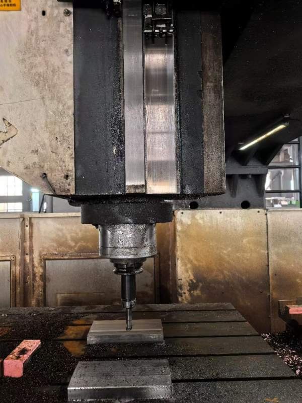 工厂在位野凌3024龙门铣床两线一硬导轨，XY轴55宽线轨.