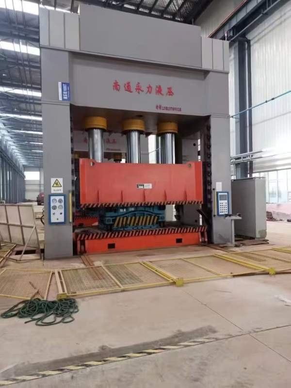 在位出售：1，安装未用，2300吨框架液压机，移动工作.