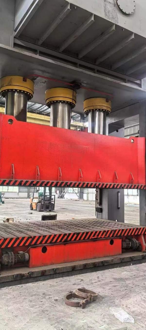 在位出售：1，安装未用，2300吨框架液压机，移动工作.