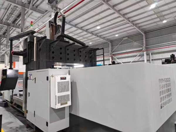 仓库新到一台台泽3018数控龙门，发那科MF Plus1包系统.