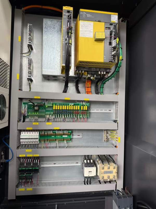 艾格玛1270数控铣床发那科MF-PIUS系统，BT50主轴6000.