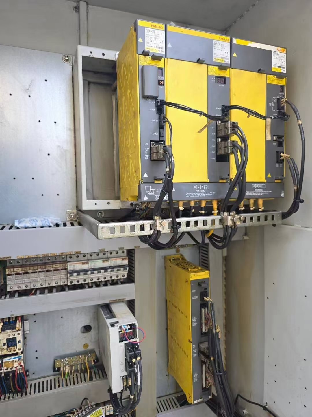 同款3台美国哈挺GS200/66数控车床，发那科系统阿尔法.