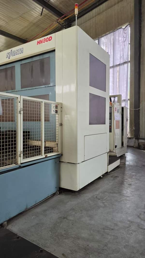 新泻800卧加，日本原装进口，双工位，双伺服刀库62把.