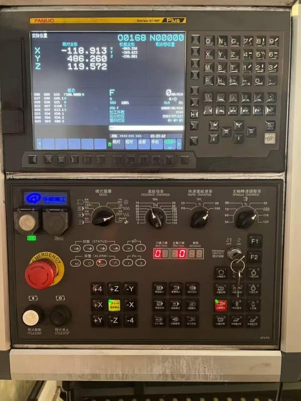 刚刚到货华都1712粗框机，两线一硬的轨道，主轴BT50，.