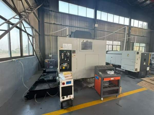 准新海天850，带五轴转台发那科PLUS系统BT40主轴12000.