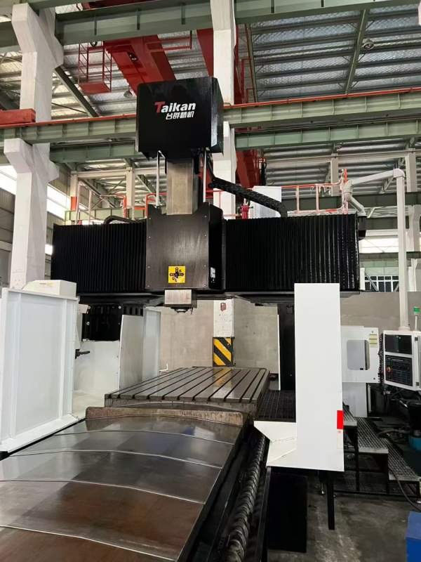 刚刚买一台25年基本全新台群2040龙门加工中心 新到全.