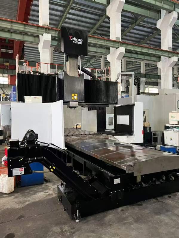 刚刚买一台25年基本全新台群2040龙门加工中心 新到全.